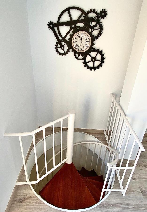 Spiral Stairs Duplex Apartment Figueres  Exterior photo